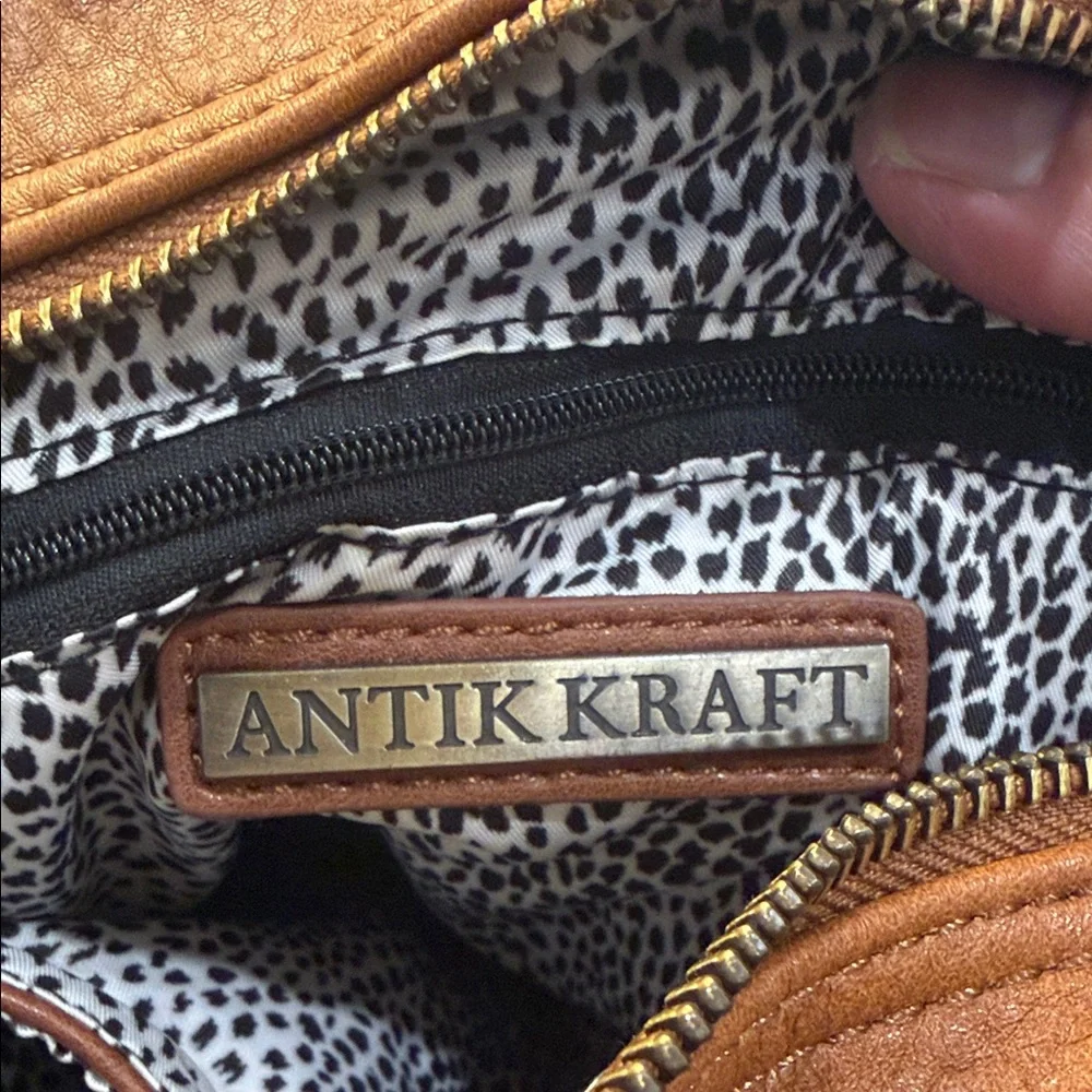 Elegant Brown Leather Cross Body Handbag - Picture 5 of 7